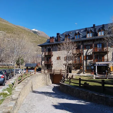 Esqui, Aigueestortes Y Boi-tauell A Tus Pies En Ebrehogar Apartment